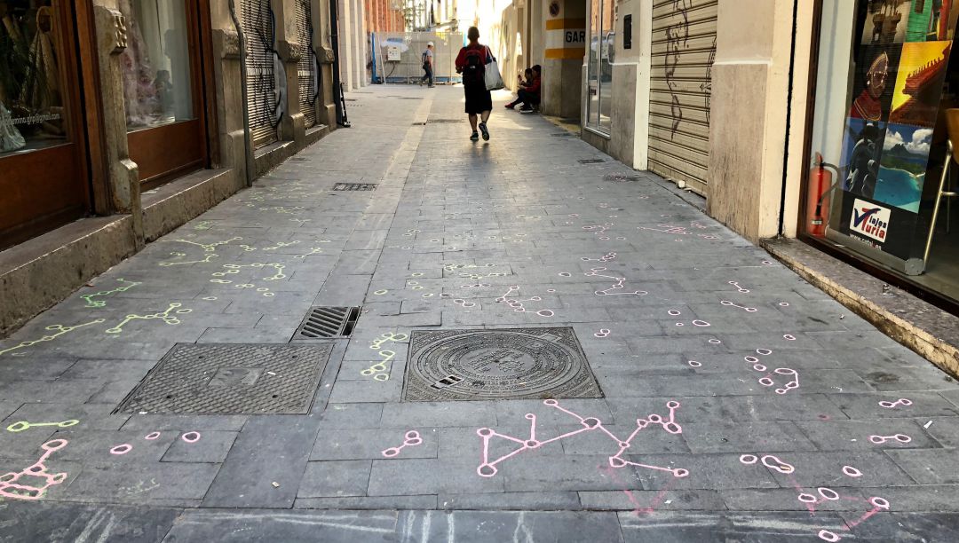 Manchas de chicle convertidas en obras de arte Manchas de chicle convertidas en obras de arte