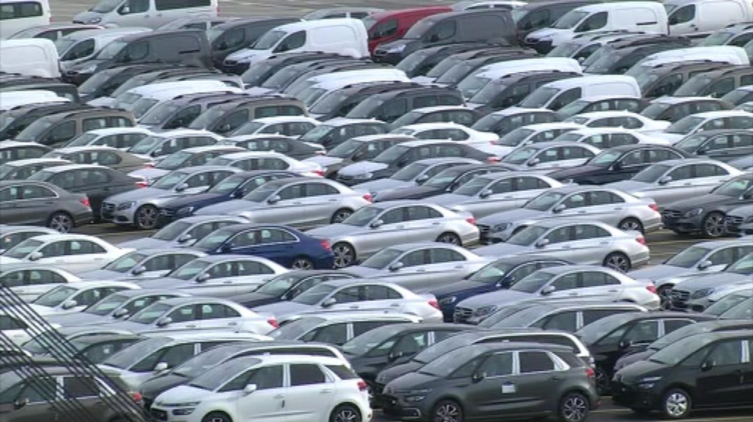 La terminal de Bouzas, hasta los topes de coches almacenados La terminal de Bouzas, hasta los topes de coches almacenados