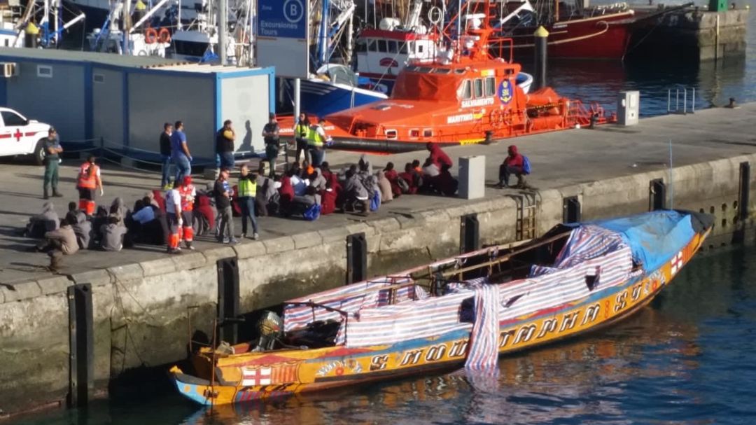 Un cayuco con 72 inmigrantes arriba a Tenerife Un cayuco con 72 inmigrantes arriba a Tenerife