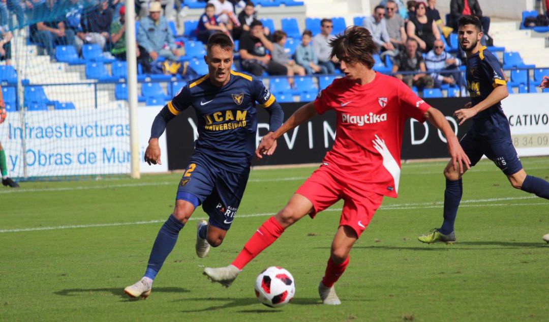 Goleada de un UCAM que se pone líder Goleada de un UCAM que se pone líder