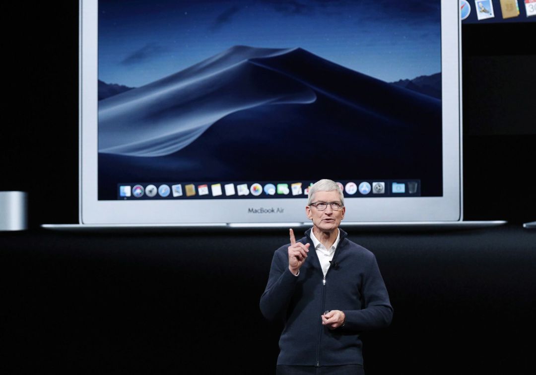El consejero delegado de Apple, Tim Cook, ofrece un discurso durante el evento en la Brooklyn Academy of Music en Nueva York (Estados Unidos) hoy, 30 de octubre de 2018. Apple celebra su segundo evento de hardware de la temporada, en el que se esperan novedades en su serie de ordenadores iMac y su serie de tabletas iPad. El consejero delegado de Apple, Tim Cook, ofrece un discurso durante el evento en la Brooklyn Academy of Music en Nueva York (Estados Unidos) hoy, 30 de octubre de 2018. Apple celebra su segundo evento de hardware de la temporada, en el que se esperan novedades en su serie de ordenadores iMac y su serie de tabletas iPad.