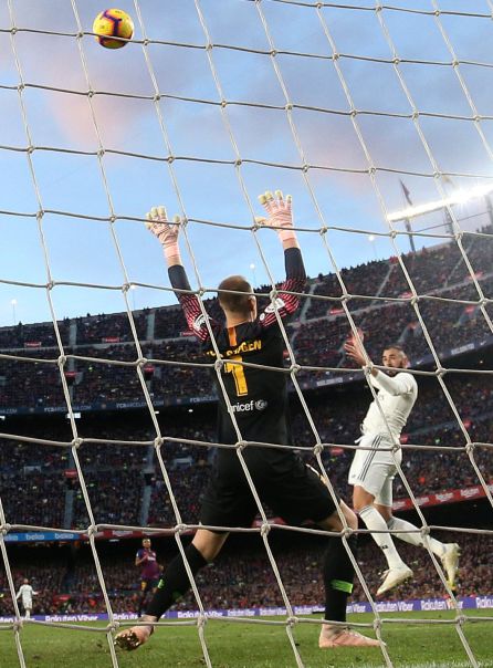 Ocasión de Benzema en el Clásico Ocasión de Benzema en el Clásico