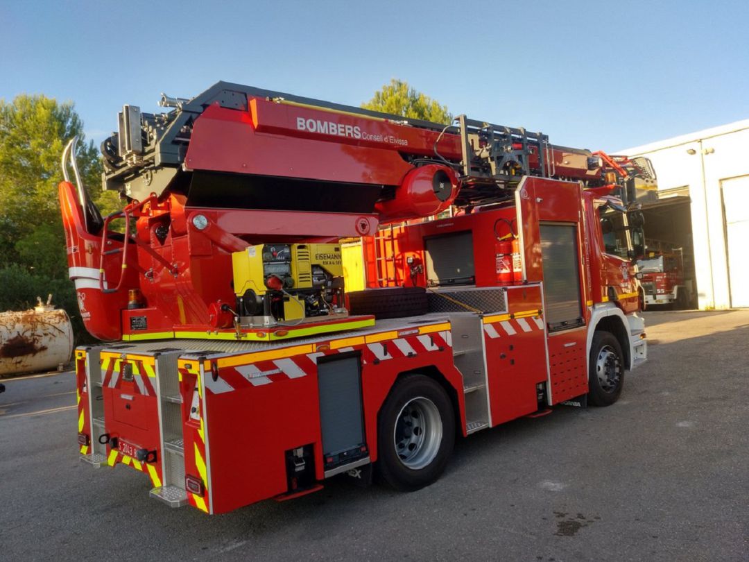 Vehículo del Parque Insular de Bomberos Vehículo del Parque Insular de Bomberos