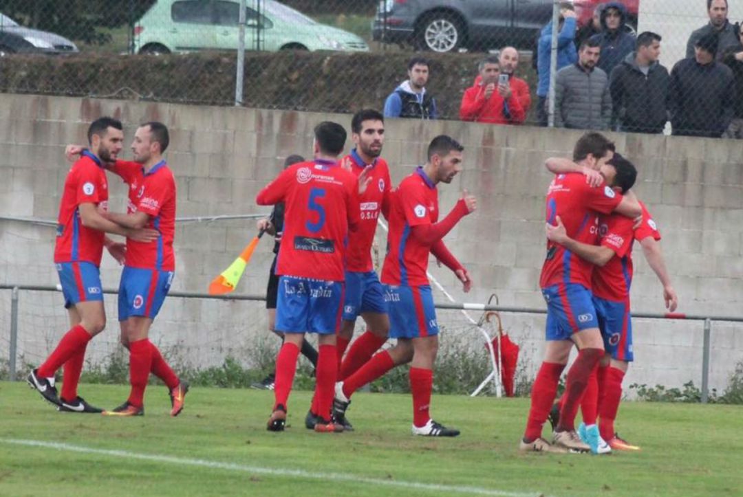 Hasta la fecha imparable la marcha en la liga de la Unión Deportiva Ourense, equipo invicto en esta tercera división. Hasta la fecha imparable la marcha en la liga de la Unión Deportiva Ourense, equipo invicto en esta tercera división.