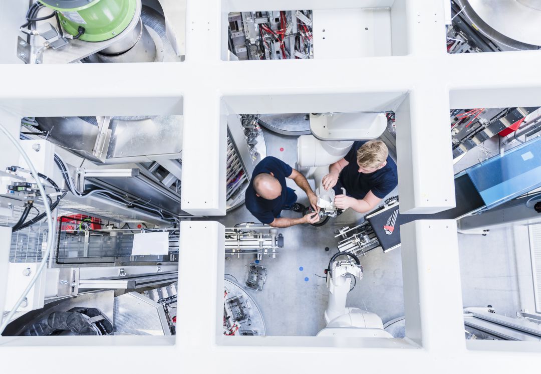 Operarios de una empresa tecnológica Operarios de una empresa tecnológica