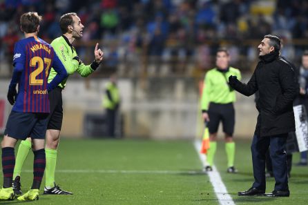 Valverde, protestando durante el partido Valverde, protestando durante el partido