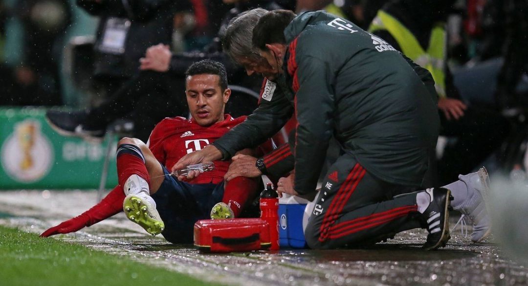 El español sufre una rotura de los ligamentos del tobillo derecho. El español sufre una rotura de los ligamentos del tobillo derecho.