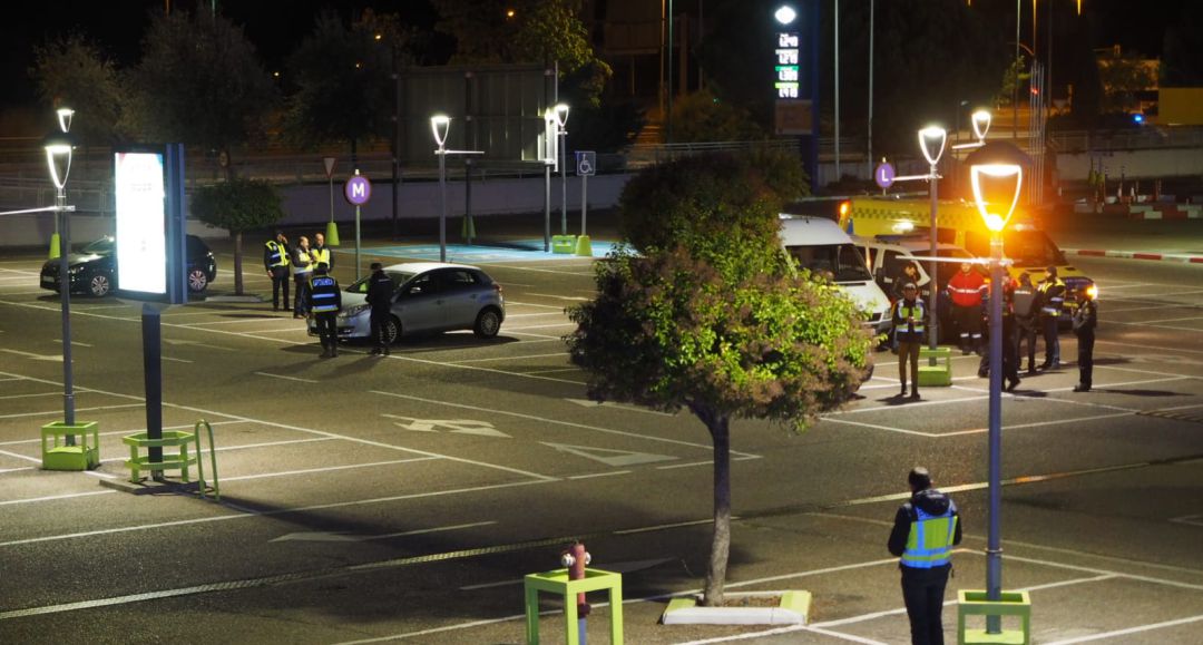 Simulacro organizado por el Cuerpo Nacional de Policía en uno de los centros comerciales de Carrefour Simulacro organizado por el Cuerpo Nacional de Policía en uno de los centros comerciales de Carrefour