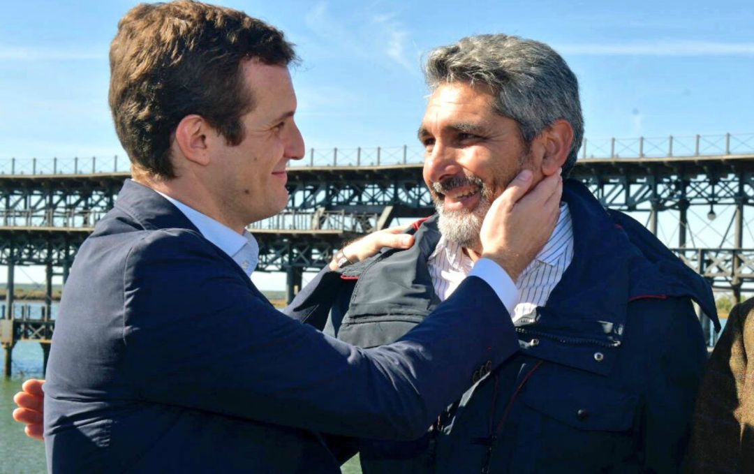 Pablo Casado y Juan José Cortes, durante el acto en Huelva. Pablo Casado y Juan José Cortes, durante el acto en Huelva.