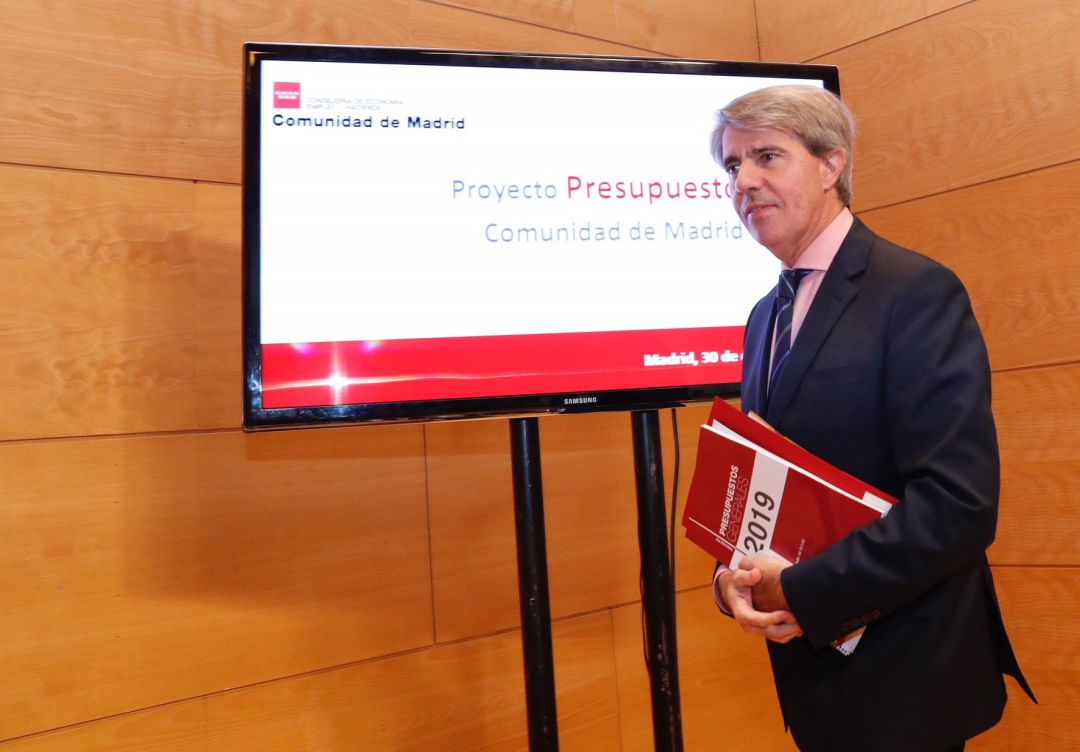El presidente de la Comunidad de Madrid, Ángel Garrido, ha presentado este martes los Presupuestos regionales para 2019, los "más ambiciosos" de Legislatura, con récord en Sanidad y con los jóvenes y el empleo como centro.
POLITICA ESPAÑA EUROPA MADRID
COMUNIDAD DE MADRID
El presidente de la Comunidad de Madrid, Ángel Garrido, ha presentado este martes los Presupuestos regionales para 2019, los "más ambiciosos" de Legislatura, con récord en Sanidad y con los jóvenes y el empleo como centro.
POLITICA ESPAÑA EUROPA MADRID
COMUNIDAD DE MADRID