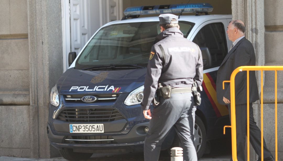 La Policía traslada al Supremo a Jordi Sànchez, Junqueras y Jordi Cuixart La Policía traslada al Supremo a Jordi Sànchez, Junqueras y Jordi Cuixart