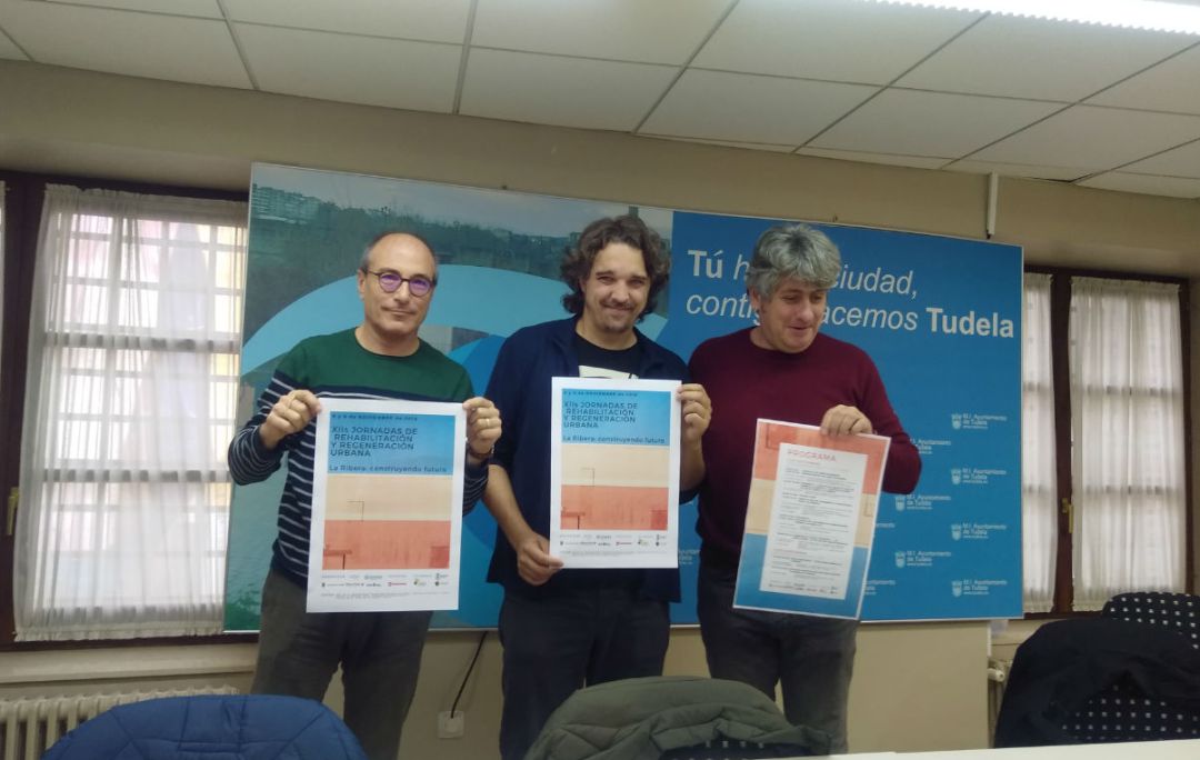 El responsable de ORVE Miguel Carasusan, el edil de Urbanismo Daniel López y el director de la oficina de Nasuvinsa en Tudela Fernando Mendoza El responsable de ORVE Miguel Carasusan, el edil de Urbanismo Daniel López y el director de la oficina de Nasuvinsa en Tudela Fernando Mendoza