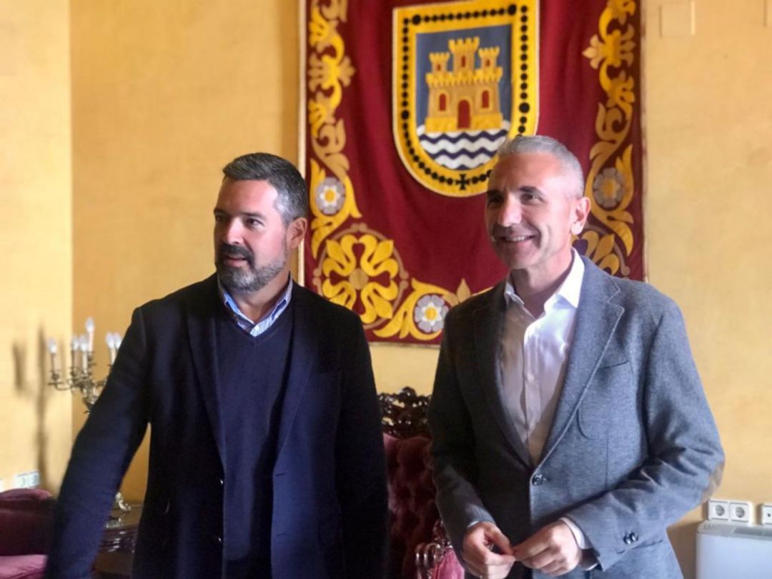 El consejero de cultura junto al alcalde de Rota El consejero de cultura junto al alcalde de Rota
