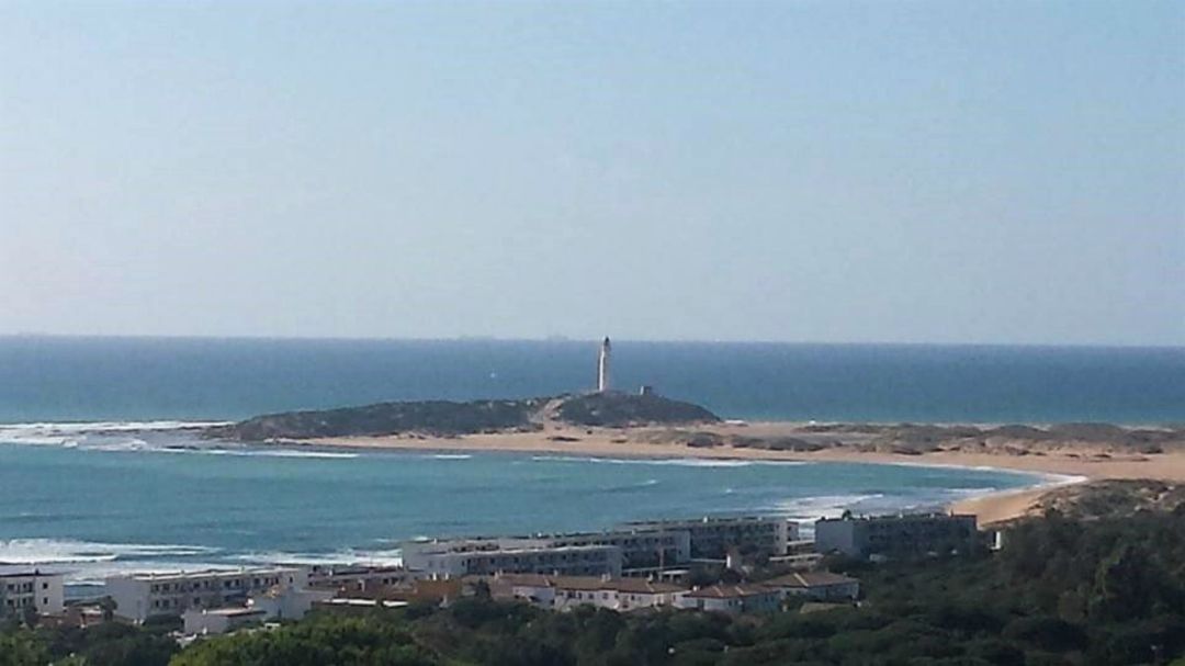 Faro de Trafalgar en Los Caños de Meca, donde ha naufragado la patera. Faro de Trafalgar en Los Caños de Meca, donde ha naufragado la patera.