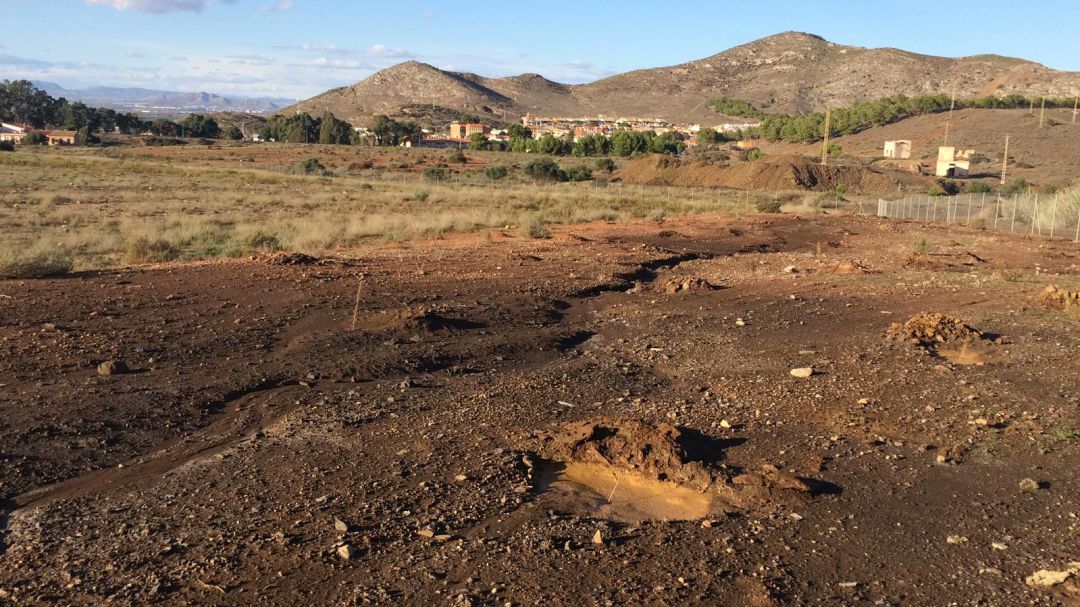 Los vecinos del Llano del Beal piden que se mejore la recogida de aguas pluviales en los terrenos contaminados Los vecinos del Llano del Beal piden que se mejore la recogida de aguas pluviales en los terrenos contaminados