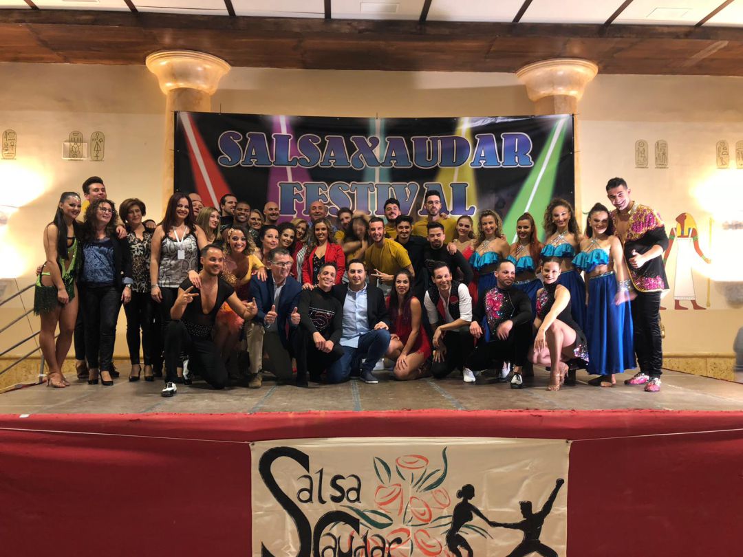 Foto de familia, final, con algunos de los participantes Foto de familia, final, con algunos de los participantes