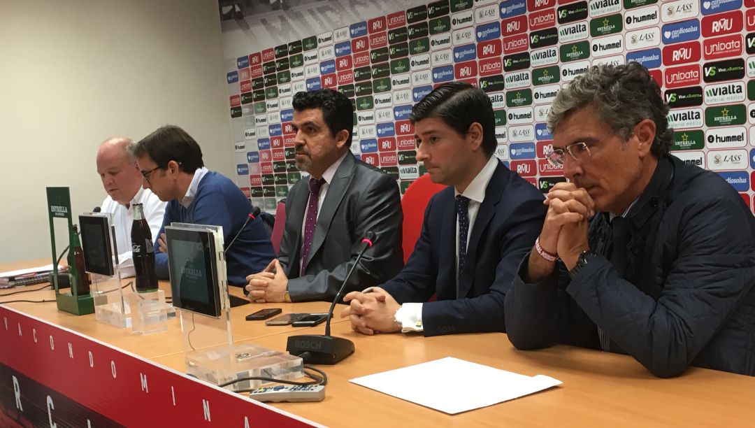 El nuevo Consejo: "Las cuentas están a cero. Si hay alguna irregularidad, lo denunciaremos" El nuevo Consejo: "Las cuentas están a cero. Si hay alguna irregularidad, lo denunciaremos"