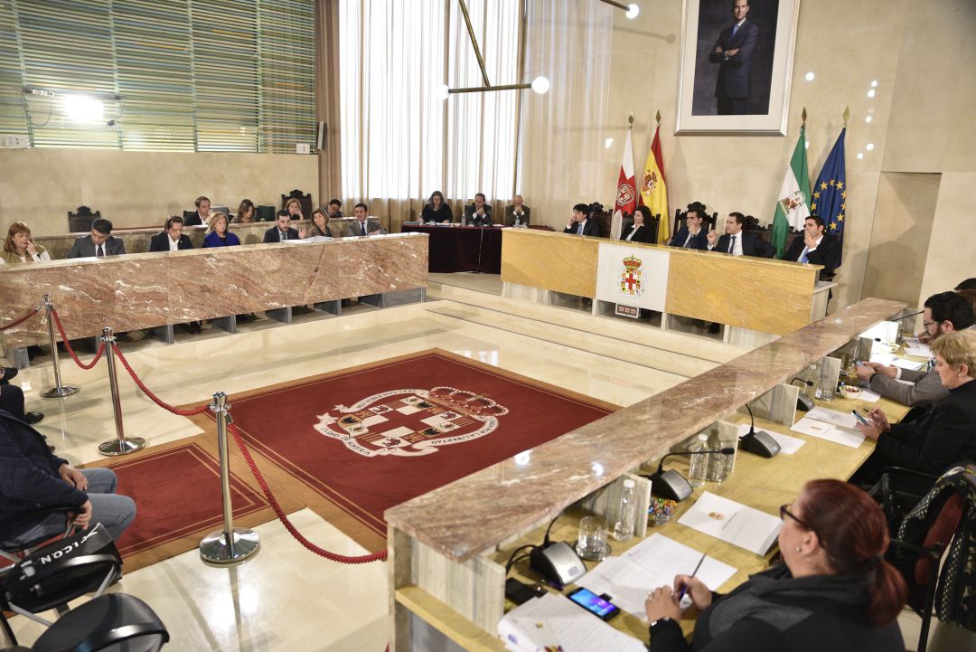 Pleno del Ayuntamiento de Almería. Pleno del Ayuntamiento de Almería.