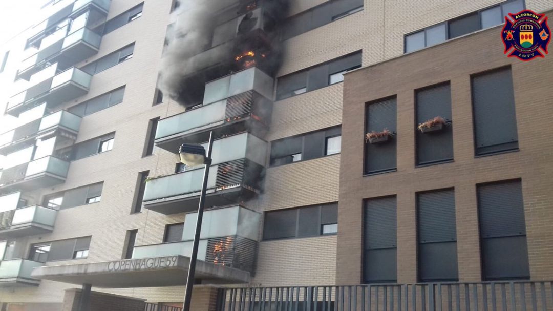 Incendio en un bloque de viviendas de Alcorcón originado en un aparato de aire acondicionado Incendio en un bloque de viviendas de Alcorcón originado en un aparato de aire acondicionado