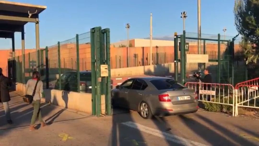 El presidente de la Generalitat, Quim Torra, llega en coche a Lledoners en una visita a los políticos presos El presidente de la Generalitat, Quim Torra, llega en coche a Lledoners en una visita a los políticos presos