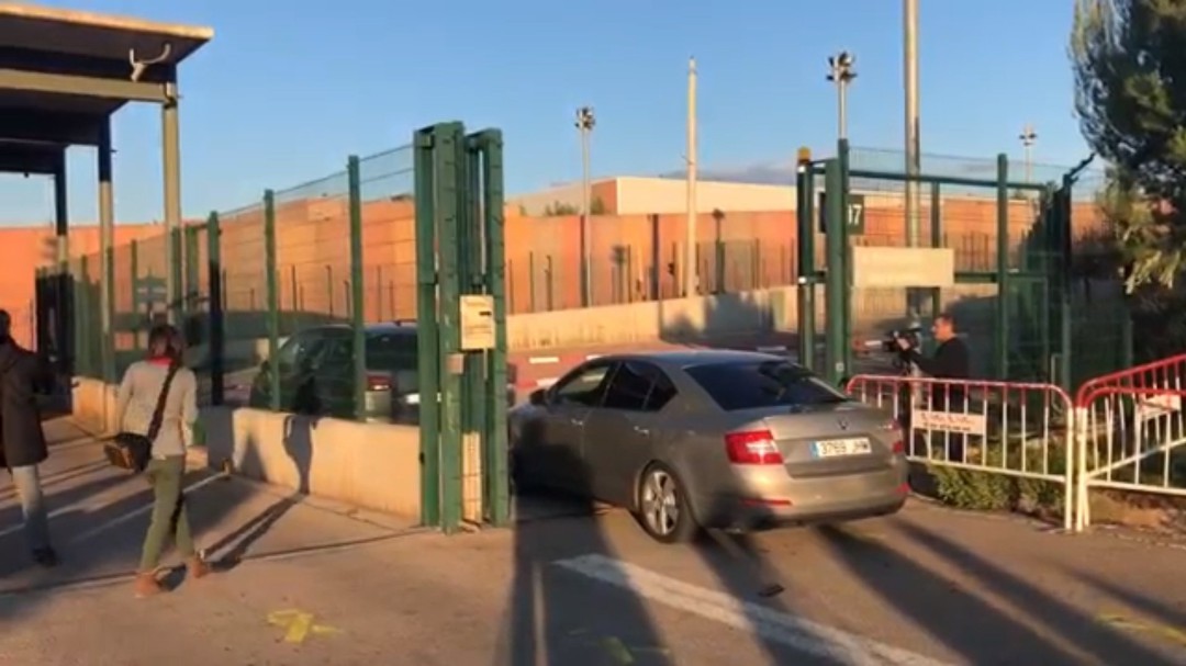 Los siete presos en Lledoners invitan por carta Arrimadas y Albiol a visitarlos en prisión