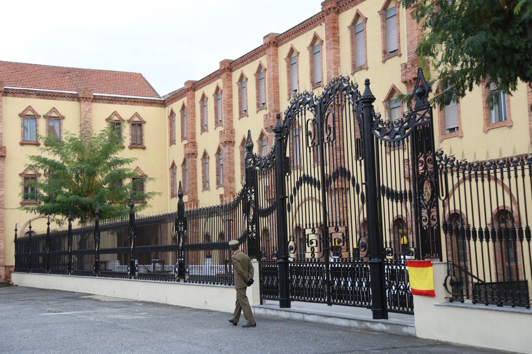 La reja ha sido instalada en la entrada del comedor de alumnos del centro La reja ha sido instalada en la entrada del comedor de alumnos del centro