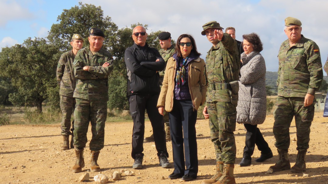 Fotogalería: Visita de la Ministra de Defensa a Cerro Muriano