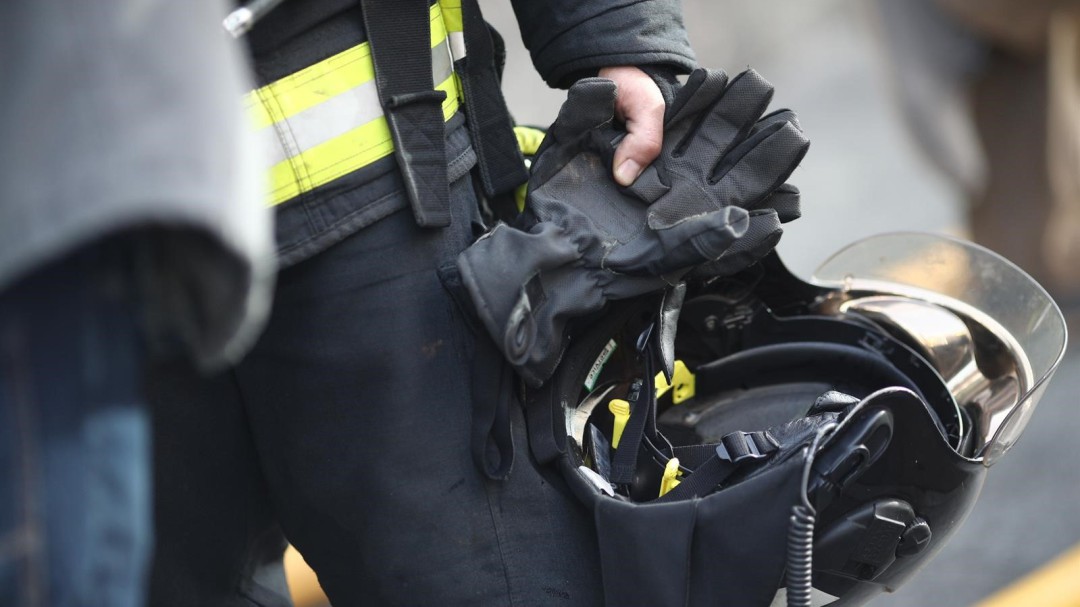 Desalojadas 15 personas y atendida una mujer por inhalación de humo