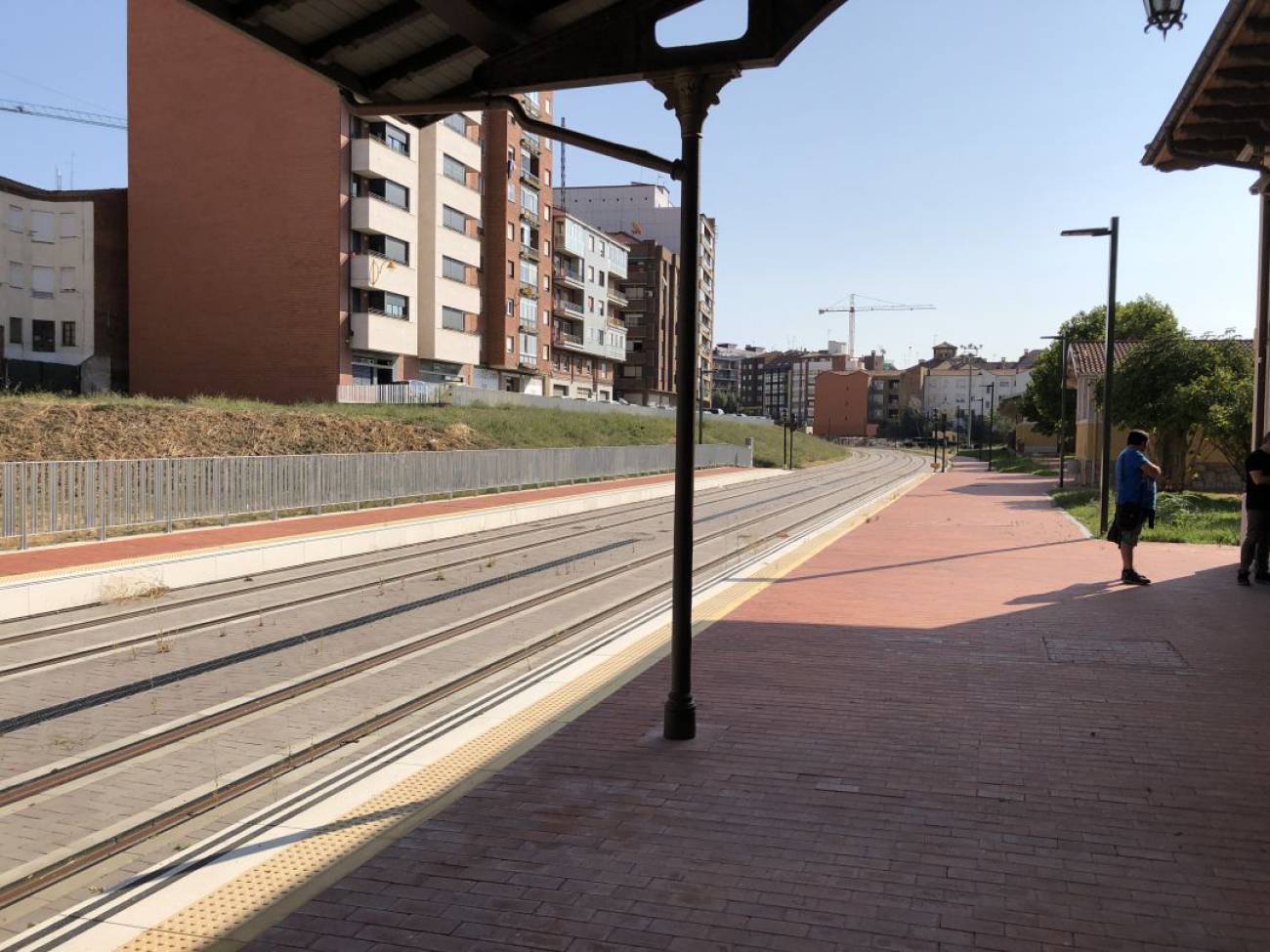 El ministro Ábalos mantiene que los trenes de FEVE llegarán al centro de León en enero de 2019