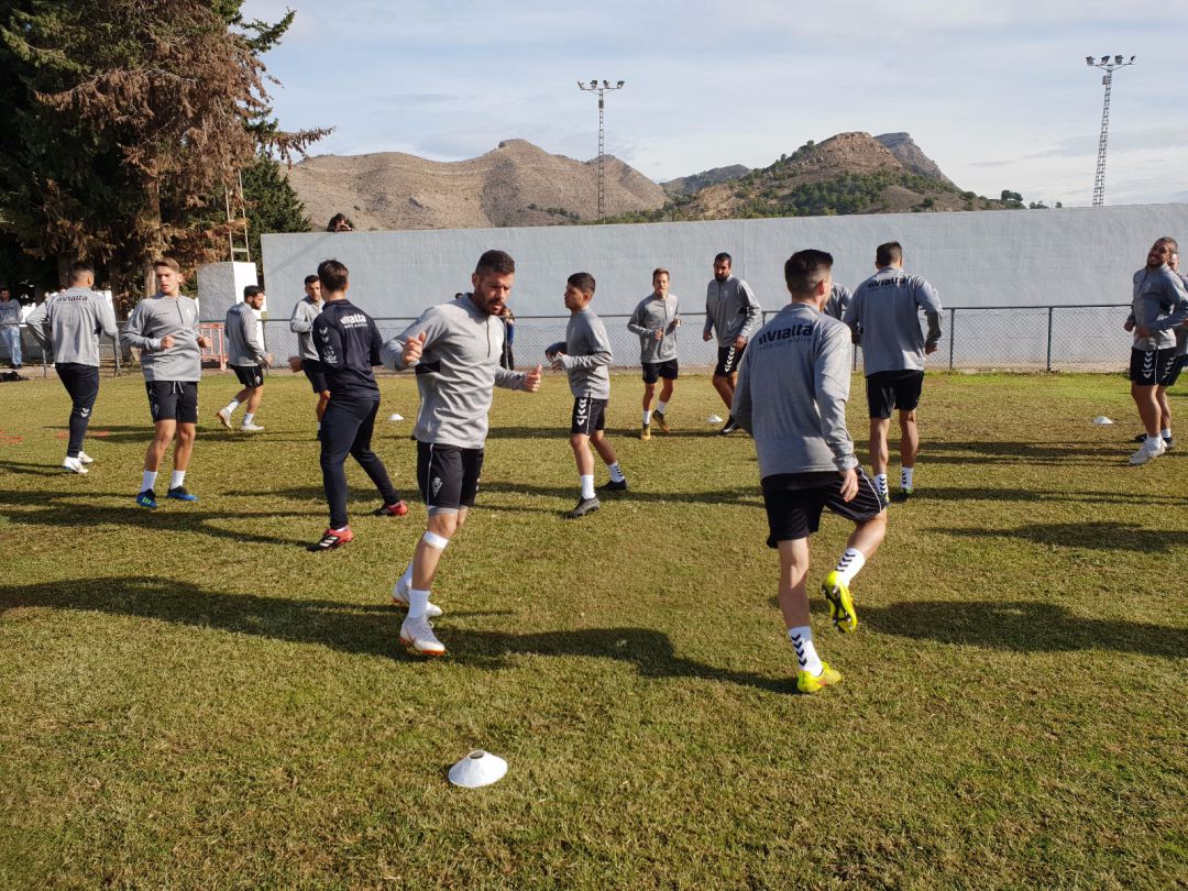 El Consejo del Real Murcia evita el corte de luz y busca donde entrenar El Consejo del Real Murcia evita el corte de luz y busca donde entrenar
