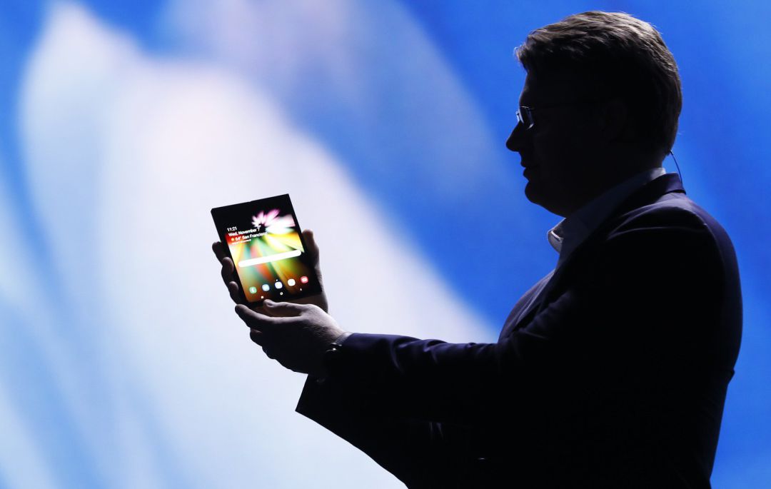 Justin Denison presenta el nuevo teléfono móvil de la compañía. Justin Denison presenta el nuevo teléfono móvil de la compañía.