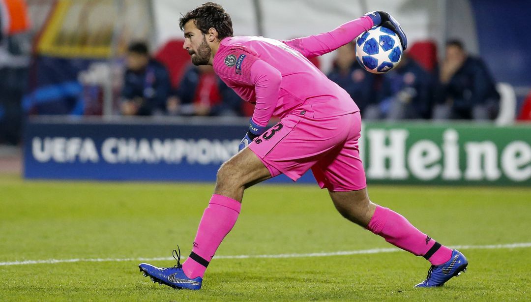 Alisson Becker, jugando la Champions con el Liverpool. Alisson Becker, jugando la Champions con el Liverpool.