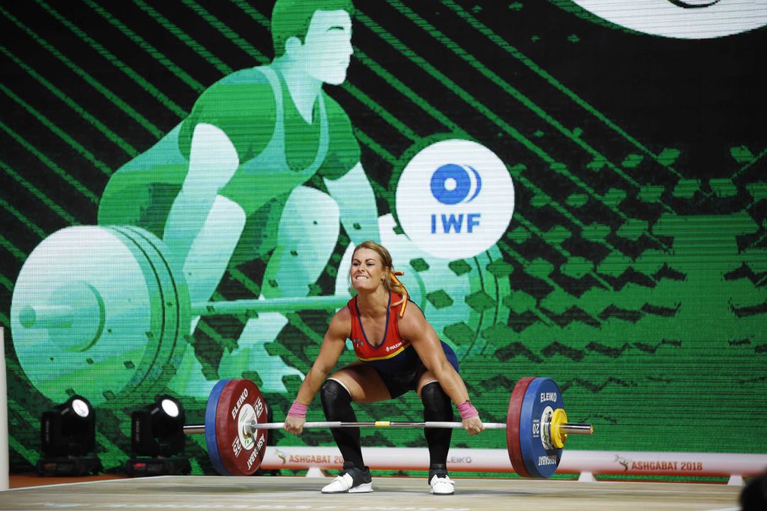 Lydia Valentín durante su concurso en el Mundial de Turkmenistán. Lydia Valentín durante su concurso en el Mundial de Turkmenistán.