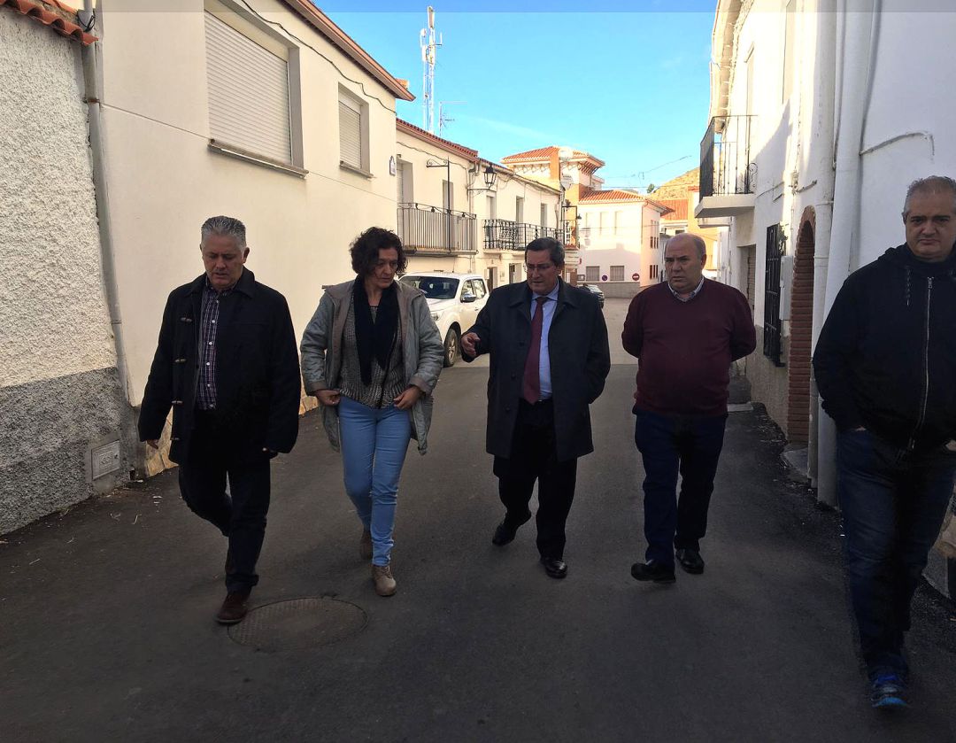 En su paso por Dólar han visitado las obras de mejora en distintas calles del pueblo. En su paso por Dólar han visitado las obras de mejora en distintas calles del pueblo.