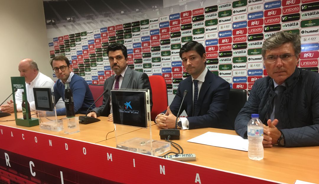 El Real Murcia no inscribe a Mauricio al entender que el TAS no le obliga El Real Murcia no inscribe a Mauricio al entender que el TAS no le obliga
