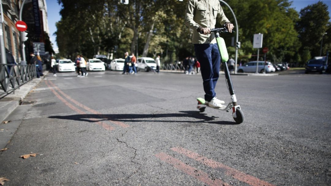 Miguel Navarro: Los patinetes eléctricos serán un problema por la inacción de las administraciones