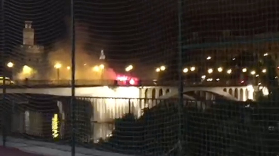 Altercados con aficionados del Milan en el Puente de Triana
