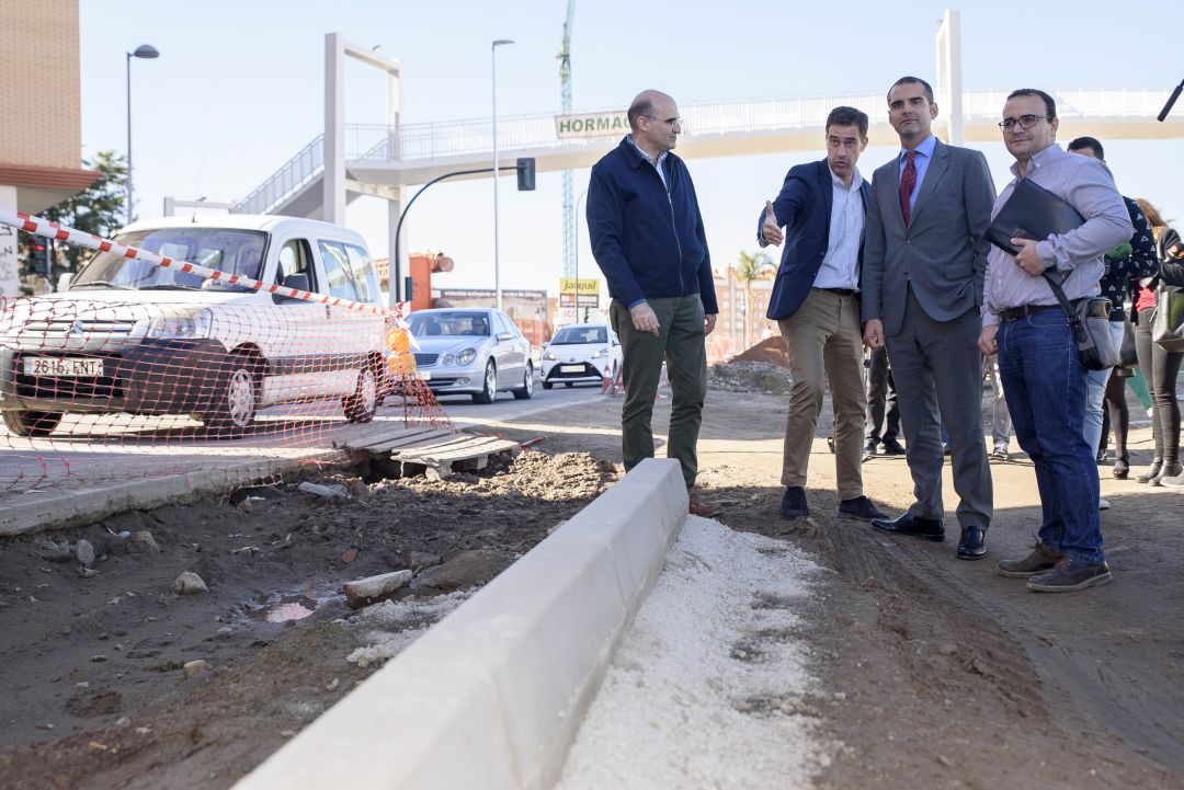 El Ayuntamiento prevé concluir las obras de urbanización y ampliación de la Carretera Sierra Alhamilla a finales de año. El Ayuntamiento prevé concluir las obras de urbanización y ampliación de la Carretera Sierra Alhamilla a finales de año.
