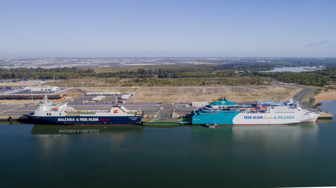 Baleària y Fred Olsen inauguran la nueva 'carretera' entre Huelva y Canarias