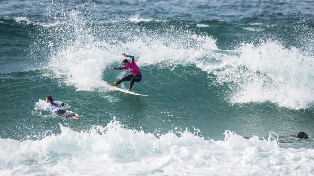 Gipuzkoa surfea la ola para mostrar los atractivos de la costa