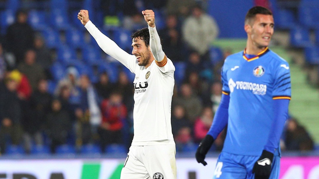 El Valencia resurge en Getafe con un gol de Parejo de penalti