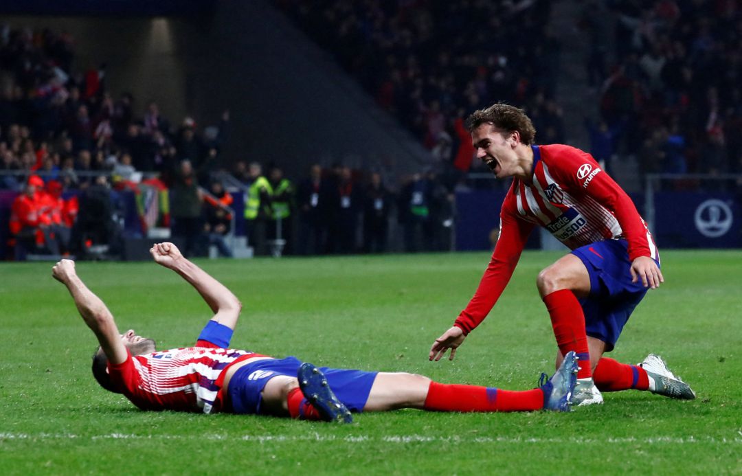 Godín celebra su gol con Griezmann Godín celebra su gol con Griezmann