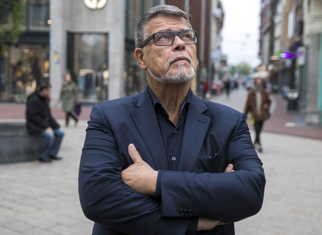Emile Ratelband posa en el centro de Arnhem (Holanda) el 5 de noviembre de 2018. Emile Ratelband posa en el centro de Arnhem (Holanda) el 5 de noviembre de 2018.
