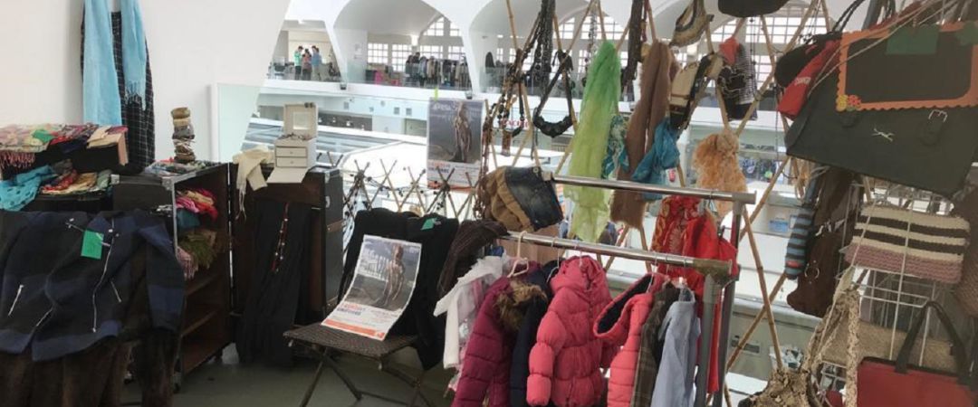 A Coruña: El mercadillo de San Agustín recauda fondos para uniformes escolares en Mozambique A Coruña: El mercadillo de San Agustín recauda fondos para uniformes escolares en Mozambique
