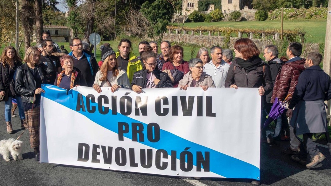 Una marcha ciudadana reclama valentía al Gobierno para la demanda civil contra los Franco