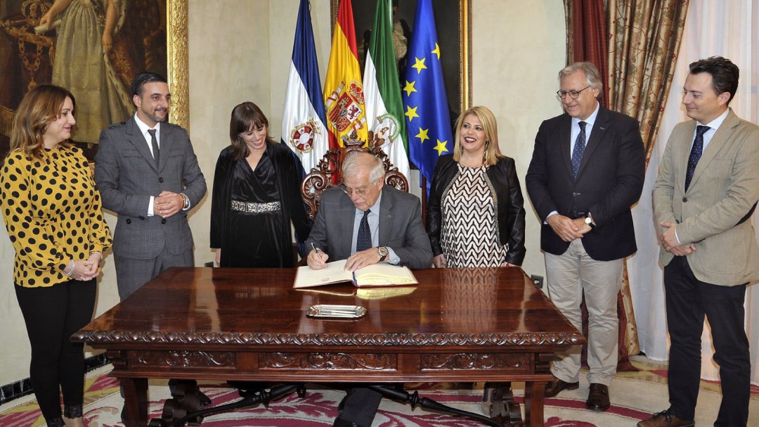 Visita institucional de Josep Borrell al Ayuntamiento