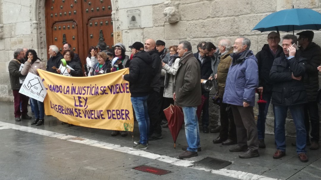 La lluvia desluce la protesta