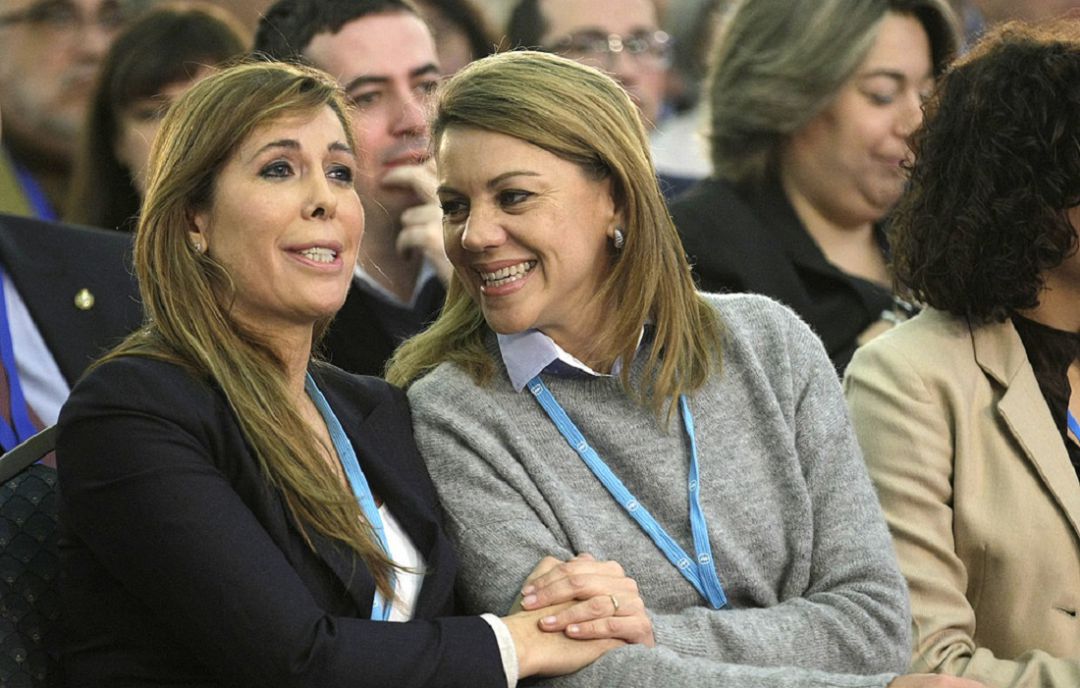 Alicia Sánchez-Camacho, que fue grabada por Método 3 con la entonces pareja del hijo de Jordi Pujol en un restaurante, y María Dolores de Cospedal en una imagen de archivo Alicia Sánchez-Camacho, que fue grabada por Método 3 con la entonces pareja del hijo de Jordi Pujol en un restaurante, y María Dolores de Cospedal en una imagen de archivo