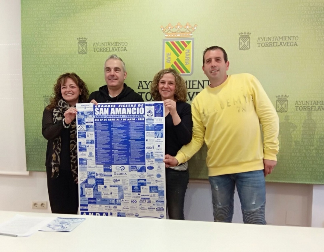 Integrantes de la Asociación San Amancio junto a la concejala de festejos, Patricia Portilla Integrantes de la Asociación San Amancio junto a la concejala de festejos, Patricia Portilla