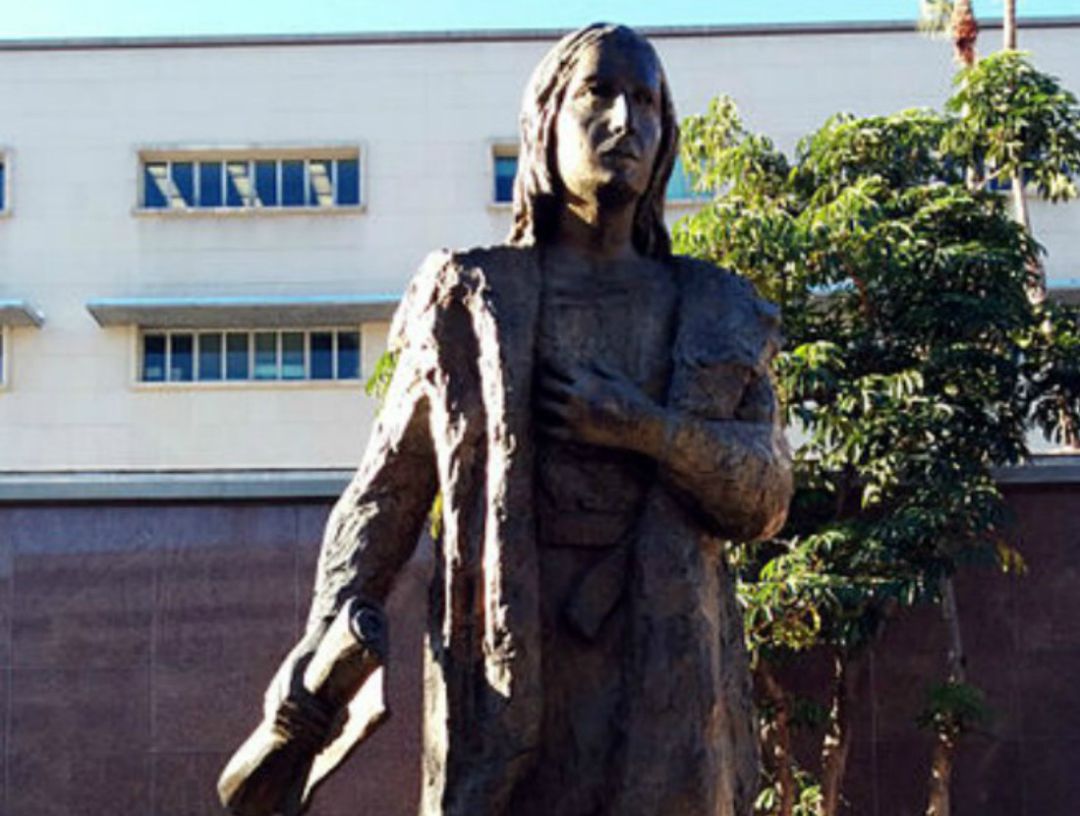 La estatua de Cristóbal Colón se pueso en ese mismo lugar hace 45 años La estatua de Cristóbal Colón se pueso en ese mismo lugar hace 45 años